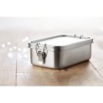 Lunch box en acier inox avec fermoirs anti-fuites 750ml Strong couleur argenté mat vue d'ambiance