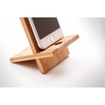 Support pour téléphone en bambou avec ouverture pour chargeur Nature couleur bois vue photographique
