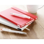 Carnet recyclé personnalisé pas cher A5 feuilles lignées RPET couleur rouge vue d'ambiance