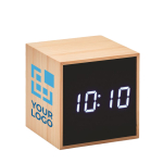 Réveil avec boîtier en bambou en forme de cube Bamboo Cube couleur bois vue avec zone d'impression