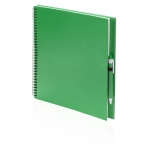 Carnet recyclé de couleur vive avec stylo A4 pages lisses ECOriginal couleur vert