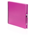 Carnet recyclé de couleur vive avec stylo A4 pages lisses ECOriginal couleur fuchsia