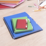 Carnet spirale en carton recyclé avec stylo B7 pages rayées ECOriginal couleur rouge sixième vue