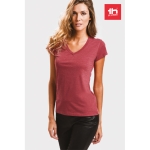 T-shirt col V avec logo pour femmes en coton 150 g/m² THC Athens couleur rouge chiné vue image ambiance