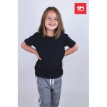 T-shirt personnalisé pour enfants pas cher en coton 150 g/m² THC Quito couleur noir vue image ambiance