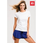 T-shirt cintré sérigraphié pour femmes en coton 190 g/m² THC Ankara couleur blanc vue image ambiance