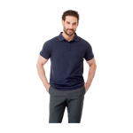 Polo en coton biologique et polyester recyclé 220 g/m² Elevate NXT couleur gris taupe image nature morte 2