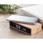 Chargeur sans fil personnalisable avec réveil en bambou Time couleur bois vue d'ambiance