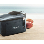 Sac isotherme en RPET moucheté avec capacité pour 6 canettes couleur bleu vue d'ambiance principale