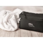 Trousse de toilette recyclée personnalisée à double zip RPET Essential couleur noir vue d'ambiance principale