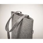 Sac promotionnel vec longues poignées et soufflet en feutre RPET couleur gris cinquième vue photographique