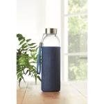 Gourde en verre avec étui en néoprène denim 500 ml Crystal Denim couleur bleu vue d'ambiance
