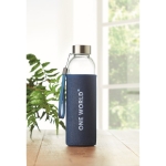Gourde en verre avec étui en néoprène denim 500 ml Crystal Denim couleur bleu vue d'ambiance principale