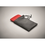 Serviettes de sport personnalisées en RPET avec housse Fitness RPET couleur rouge quatrième vue photographique