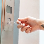 Porte-clés hygiéniques anti-contact personnalisés avec logo Secure couleur transparent