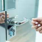 Porte-clés hygiéniques anti-contact personnalisés avec logo Secure couleur transparent