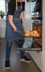 Gant de cuisine pour four matelassé personnalisé avec frange marron couleur bleu vue avec boîte