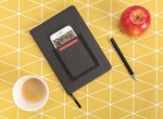 Carnet de notes A5 avec pochette pour cartes A5 à pages rayées Pocket couleur gris foncé vue d'ambiance