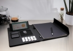 Conférencier avec chargeur et divers supports A4 Minimal Wireless couleur noir vue d'ambiance