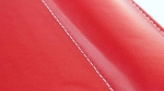 Tapis de souris en simili-cuir avec coutures blanches Comfy couleur rouge quatrième vue