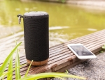 Enceinte entreprise avec tissu imperméable et base en liège EcoCork couleur noir vue d'ambiance