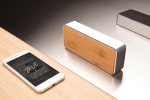 Enceinte en aluminium, bambou et tissu avec caisson de basse EcoFusion couleur marron vue d'ambiance