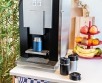 Verres thermos personnalisés avec intérieur en céramique 220ml Compact couleur bleu foncé vue d'ambiance