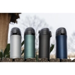 Mug iostherme personnalisé avec ouverture anti-goutte 300 ml Hot&Cold couleur gris foncé vue d'ambiance