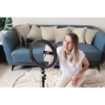 Anneau lumineux LED avec trépied et support mobile Stories couleur noir deuxième vue d'ambiance