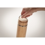 Bouteille isotherme publicitaire et bambou avec infuseur 480ml Natura couleur bois vue photographique