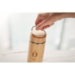 Bouteille isotherme publicitaire et bambou avec infuseur 480ml Natura couleur bois vue d'ambiance principale