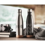 Bouteille inox personnalisée avec base en liège 500 ml Inox Cork couleur argenté mat deuxième vue d'ambiance principale