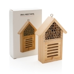 Petit hôtel publicitaire pour abeilles et autres insectes en bois couleur bois vue avec boîte