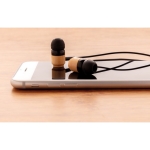Ecouteurs intra-auriculaires en bambou avec embouts magnétiques Bamboo couleur noir vue d'ambiance