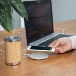 Chargeur sans fil ultra-plat avec boîtier circulaire écologique Wheat couleur naturel vue d'ambiance