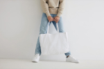 Grand sac cadeau en coton recyclé imprimé ou brodé 145 g/m2 Waterless couleur blanc deuxième vue avec modèle