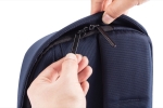 Sac à dos pour voyage antivol avec port USB et RFID Bobby Sling couleur bleu marine septième vue