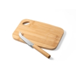 Planche à découper avec petit couteau spécial fromage Gruyere couleur naturel troisième vue