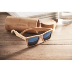 Lunettes de soleil en bambou avec étui et protection UV Bamboo Wanaka couleur bois vue d'ambiance principale
