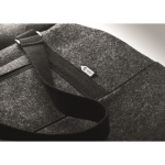 Sac de sport ou de voyage en feutre avec bandoulière réglable RPET couleur gris foncé cinquième vue photographique