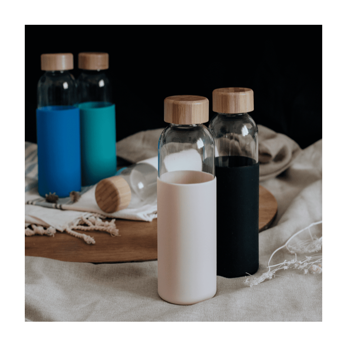 Gourde en verre avec bouchon en bambou et housse en silicone 500ml