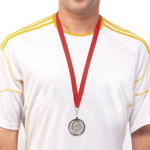 Médaille en métal avec motif olympique et ruban rouge Rank troisième vue
