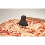 Coupe-pizza en forme de hache pour merchandising Viking couleur noir quatrième vue photographique