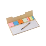 Ensemble avec bloc, post-it, stylo et planning hebdomadaire Memo couleur marron première vue