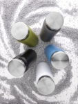 Gourde en acier recyclé avec bouchon original 600 ml Land Recycled couleur blanc vue d'ambiance 2