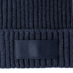 Bonnet à personnaliser en acrylique élastique avec étiquette Winter  troisième vue
