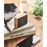 Enceinte sans fil en bambou 5.0 avec chargeur solaire Solar Bamboo couleur bois deuxième vue d'ambiance 2