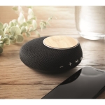 Enceinte sans fil 5.0 sophistiquée avec chargeur MultiFunction couleur noir vue d'ambiance