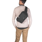 Sac à sangle unique rembourré en RPET à réflecteurs et poche avant couleur noir Huitième vue
