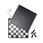 Jeu d'échecs classique avec pièces en bois noir et blanc couleur noir